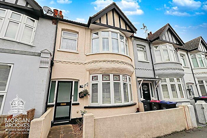 1 Bedroom Apartment For Sale In Pall Mall, Leigh On Sea, SS9