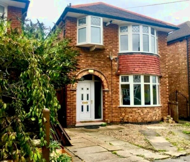 3 Bedroom Semi-Detached House To Rent In Russell Avenue, Wollaton, Nottingham, NG8
