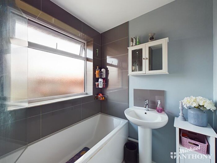 3 Bedroom End Of Terrace House For Sale In Chadwell Path, Aylesbury, Buckinghamshire, HP21