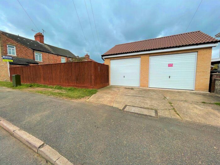 1 Bedroom Garage / Parking To Rent In Garage - Lincoln Road, Walton, Peterborough, PE4