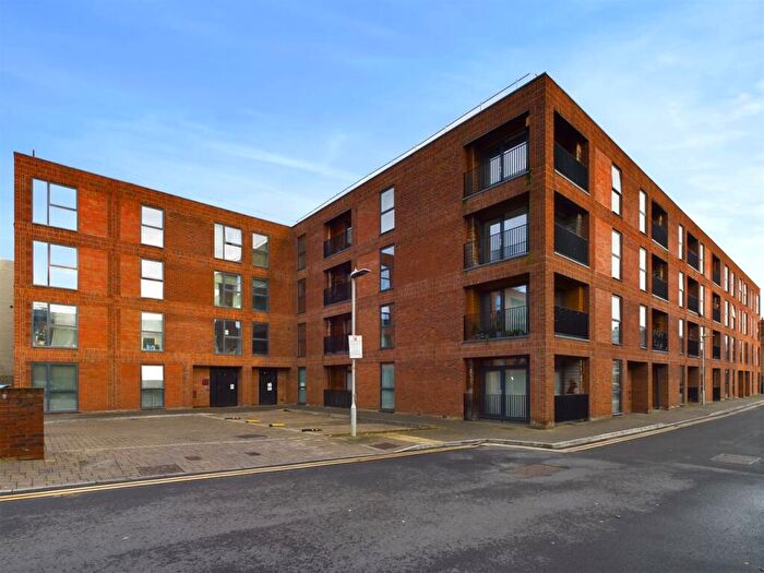 1 Bedroom Apartment For Sale In Kiln Close, Gloucester, GL1
