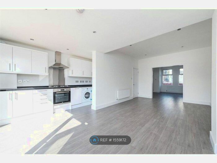 5 Bedroom Semi-Detached House To Rent In Upton Road, Thornton Heath, CR7