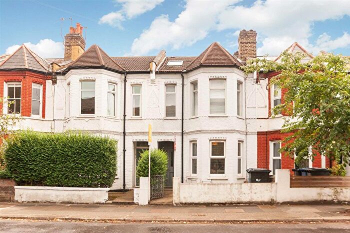 3 Bedroom Flat To Rent In Southfield Road, London, W4