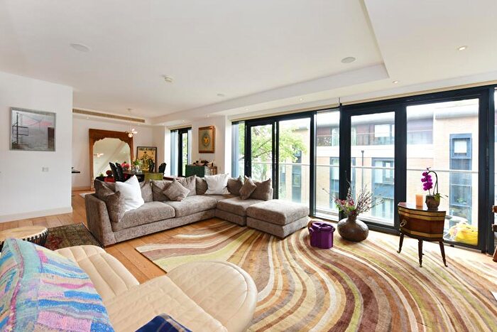 3 Bedroom Apartment To Rent In Gloucester Avenue, Camden, NW1