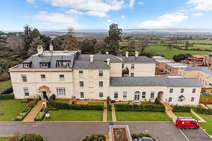 4 Bedroom Flat For Sale In John Martin Gardens, Standish, GL10