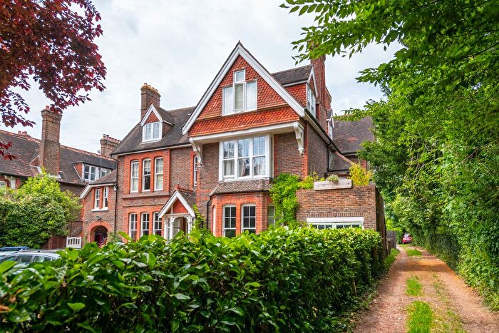3 Bedroom Flat To Rent In Doods Road, Reigate, RH2