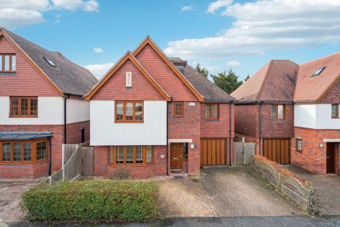 5 Bedroom Detached House For Sale In Bishop Ramsey Close, Ruislip, HA4