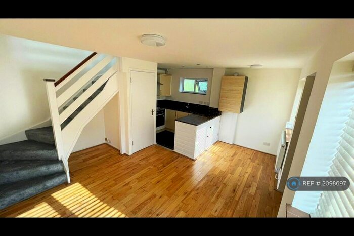 1 Bedroom Detached House To Rent In Warley Mount, Warley, Brentwood, CM14