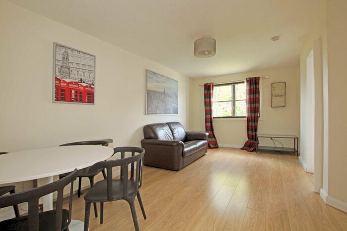 1 Bedroom Flat To Rent In Gibson Close, Isleworth, TW7