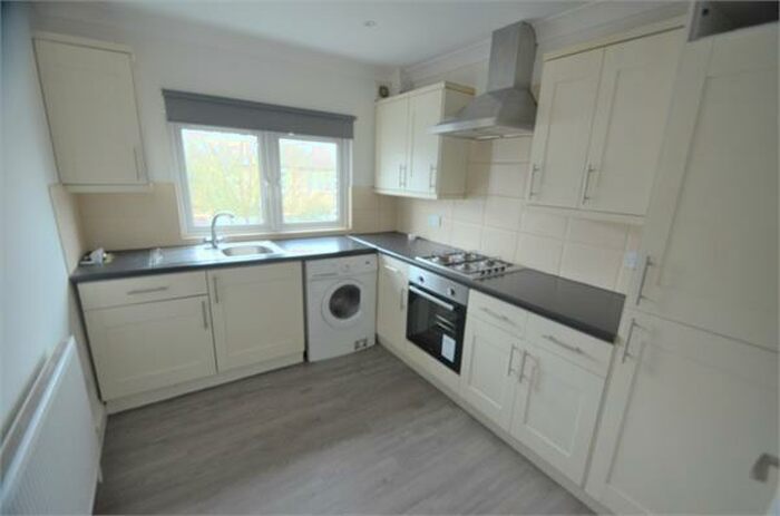 3 Bedroom Flat To Rent In Hale Grove Gardens, Mill Hill, NW7