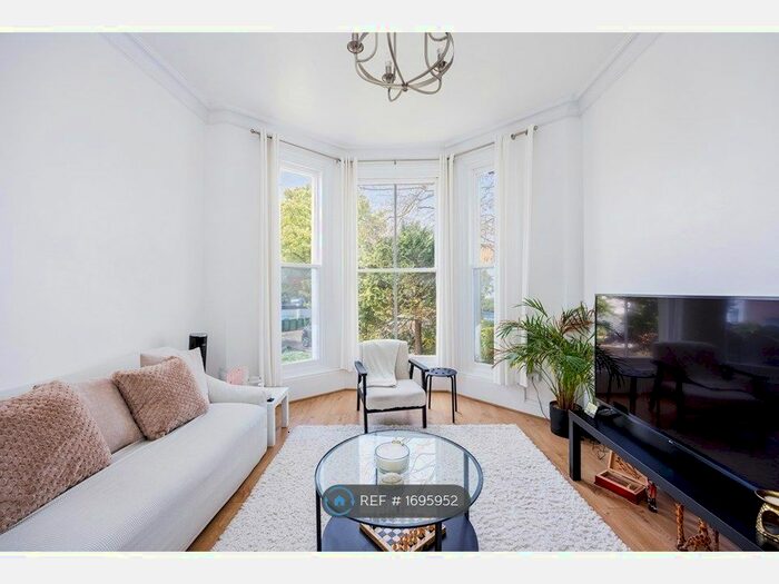 2 Bedroom Flat To Rent In Hervey Road, London, SE3