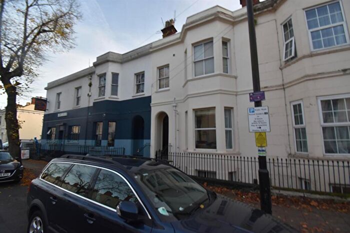 6 Bedroom House To Rent In , Clarendon Avenue, Leamington Spa, CV32