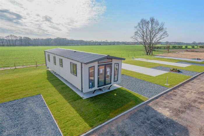 2 Bedroom Park Home For Sale In Eagle Road, Spalford, NG23