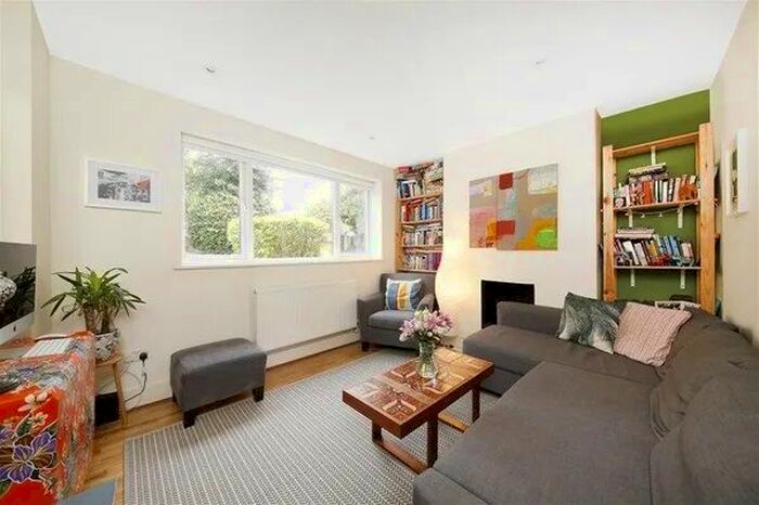 2 Bedroom Flat To Rent In Tulse Hill, London, SW2