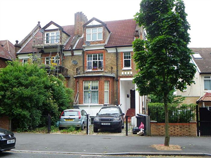 2 Bedroom Flat To Rent In Palace Road, London, SW2