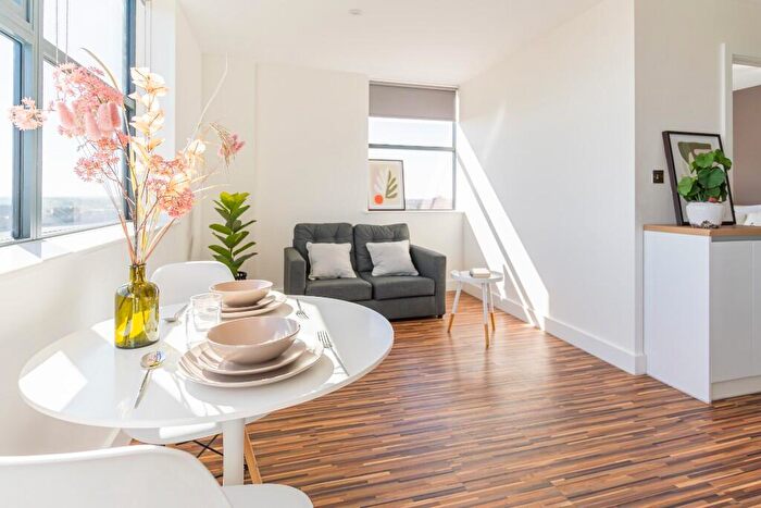 1 Bedroom Apartment To Rent In Bed Large, Chester Road, Manchester, Greater Manchester, M16
