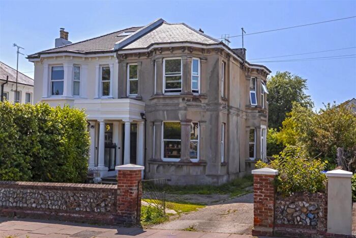 2 Bedroom Flat For Sale In Tennyson Road, Worthing, BN11