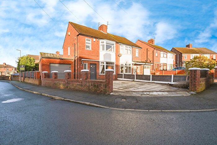 3 Bedroom Semi Detached House For Sale In Lilac Grove, Billinge, Wigan, WN5