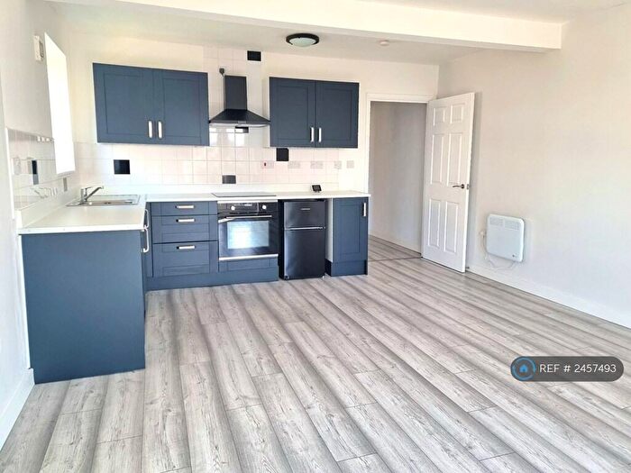 1 Bedroom Flat To Rent In Longhill Avenue, Chatham, ME5