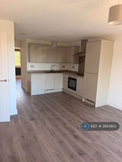 2 Bedroom Maisonette To Rent In Fosters Close, London, E18