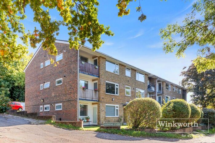 2 Bedroom Flat To Rent In Stevens Close, Beckenham, BR3