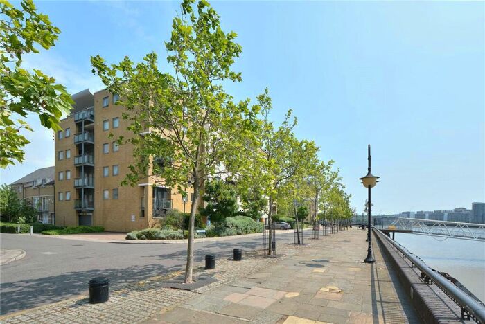 2 Bedroom Flat To Rent In Perry Court, Maritime Quay, London, E14