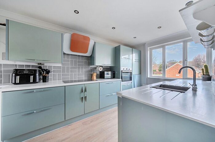 2 Bedroom Flat For Sale In Newlands Lane, Chichester, PO19