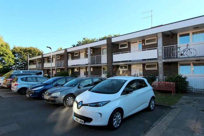 2 Bedroom Flat To Rent In Clement Close, Willesden Green, NW6