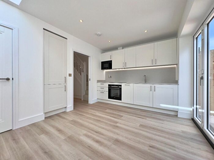 2 Bedroom Cottage For Sale In Beautiful Cottages At The Heart Of St Albans, AL3