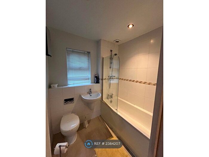 1 Bedroom Flat To Rent In Kingsway South, Warrington, WA4