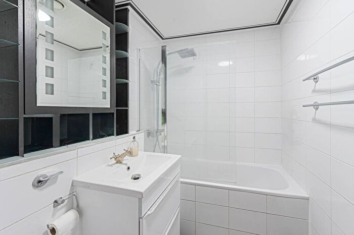 2 Bedroom Flat For Sale In Point West, South Kensington, SW7