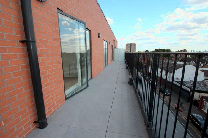 2 Bedroom Flat To Rent In Wood Street, London, E17