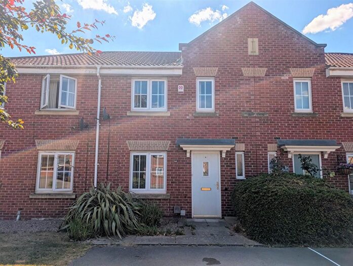 3 Bedroom Terraced House For Sale In Read Close, Fernwood, NG24