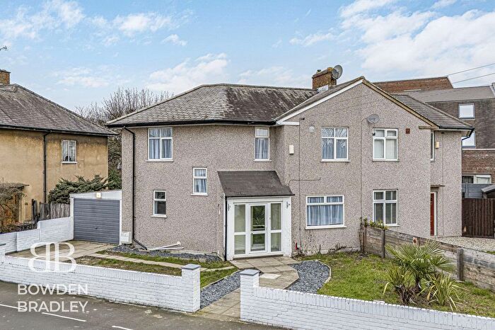 3 Bedroom Semi Detached House For Sale In Lichfield Road, Dagenham, RM8