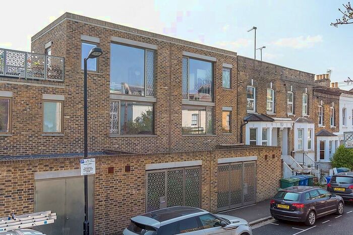 2 Bedroom Town House To Rent In Choumert Road, London, SE15