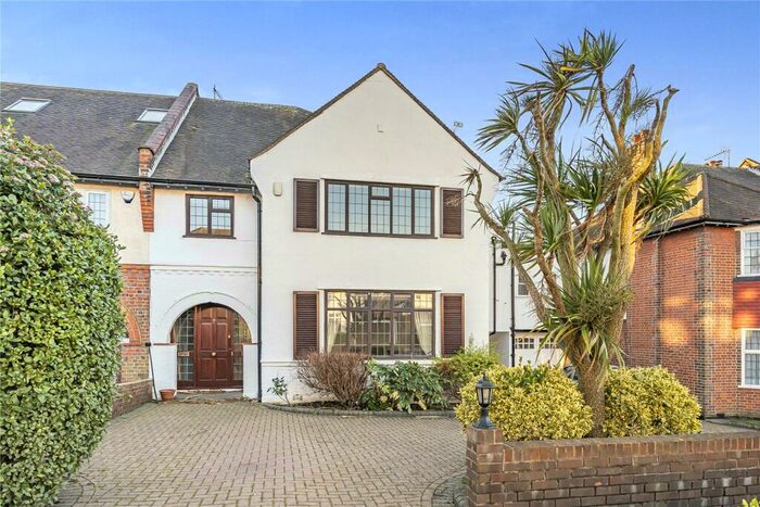 5 Bedroom Semi-Detached House To Rent In Forestdale, London, N14