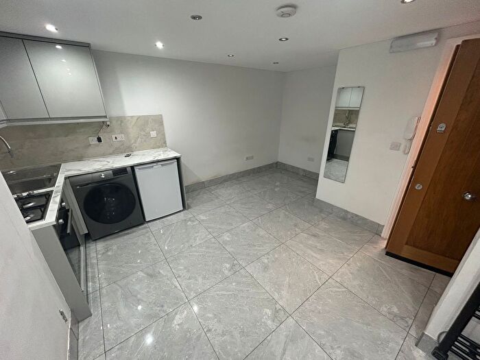 Studio To Rent In Kilburn High Road, London, NW6