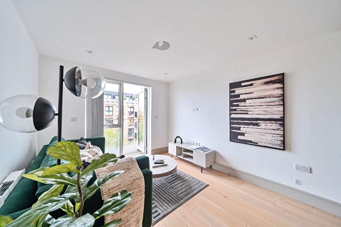 1 Bedroom Apartment To Rent In Zenith House, London, N15
