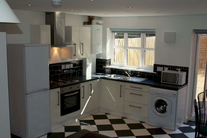 5 Bedroom House To Rent In Macaulay Street, Leicester, LE2