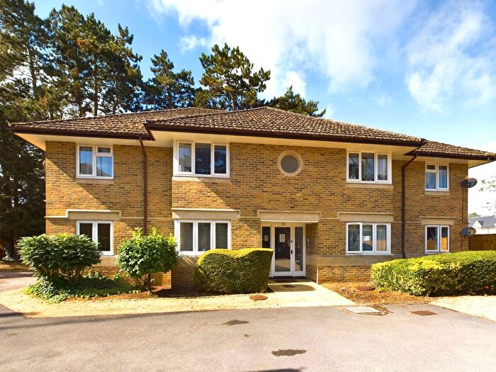 2 Bedroom Flat To Rent In Pinewood Court, Burford Road, Carterton, OX18