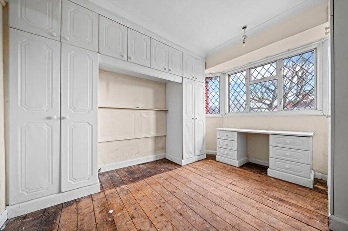 3 Bedroom Terraced House For Sale In Pembury Avenue, Worcester Park, KT4