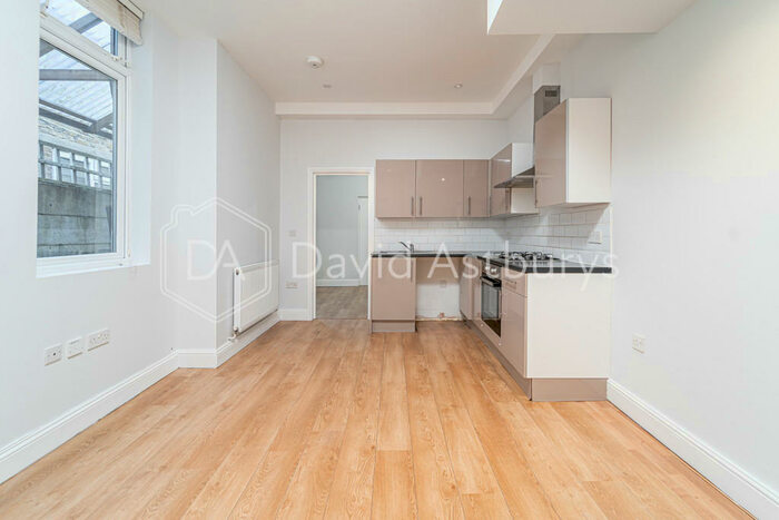 1 Bedroom Apartment To Rent In Myddleton Road, Bounds Green, London, N22