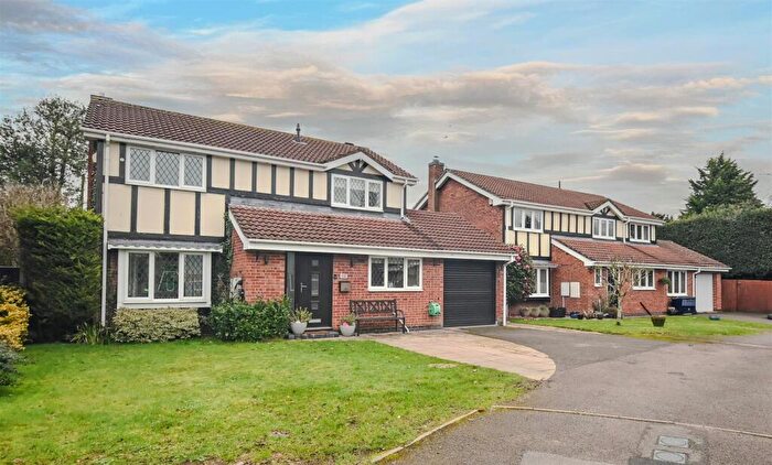 4 Bedroom Detached House For Sale In Selwyn Close, Alrewas, DE13