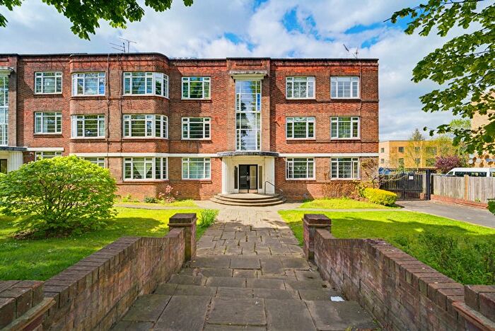 3 Bedroom Flat For Sale In Oaklands, Argyle Road, Ealing, W13