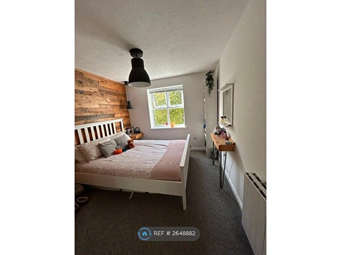 2 Bedroom Flat To Rent In Cotehele Drive, Paignton, TQ3