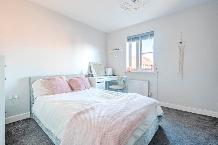 3 Bedroom End Of Terrace House For Sale In Leyland Road, Dunstable, Bedfordshire, LU6