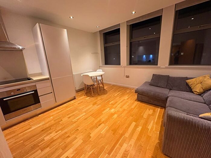 2 Bedroom Flat To Rent In Norwich House, Streatham High Road, London, SW16