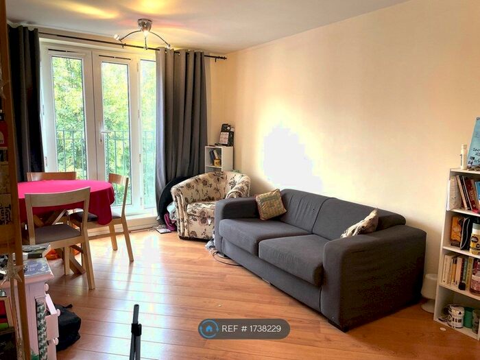 2 Bedroom Flat To Rent In Churchill Lodge, London, SW16