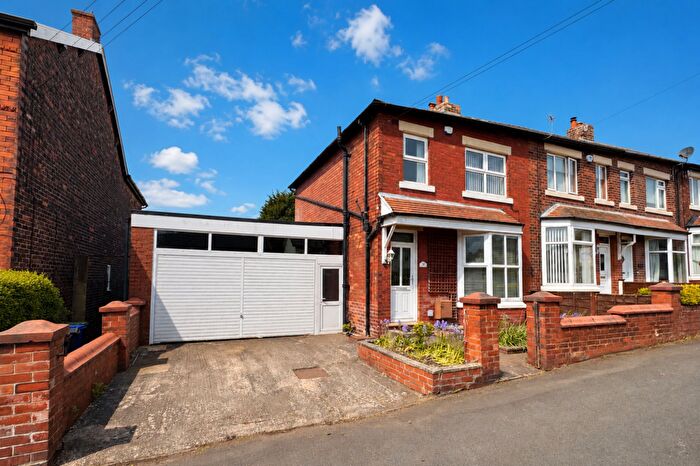 3 Bedroom Semi Detached House For Sale In Taylor Street, Hollingworth, SK14