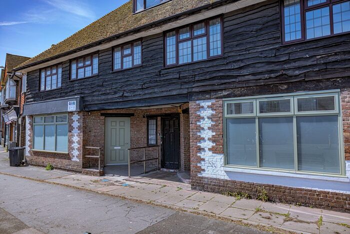 2 Bedroom Flat To Rent In Cooden Sea Road, Bexhill-On-Sea, TN39